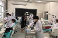口腔医学院学生返校后首日实验教学工作有序开展