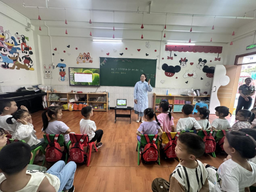 “口腔健康进校园”活动走进枫林幼儿园