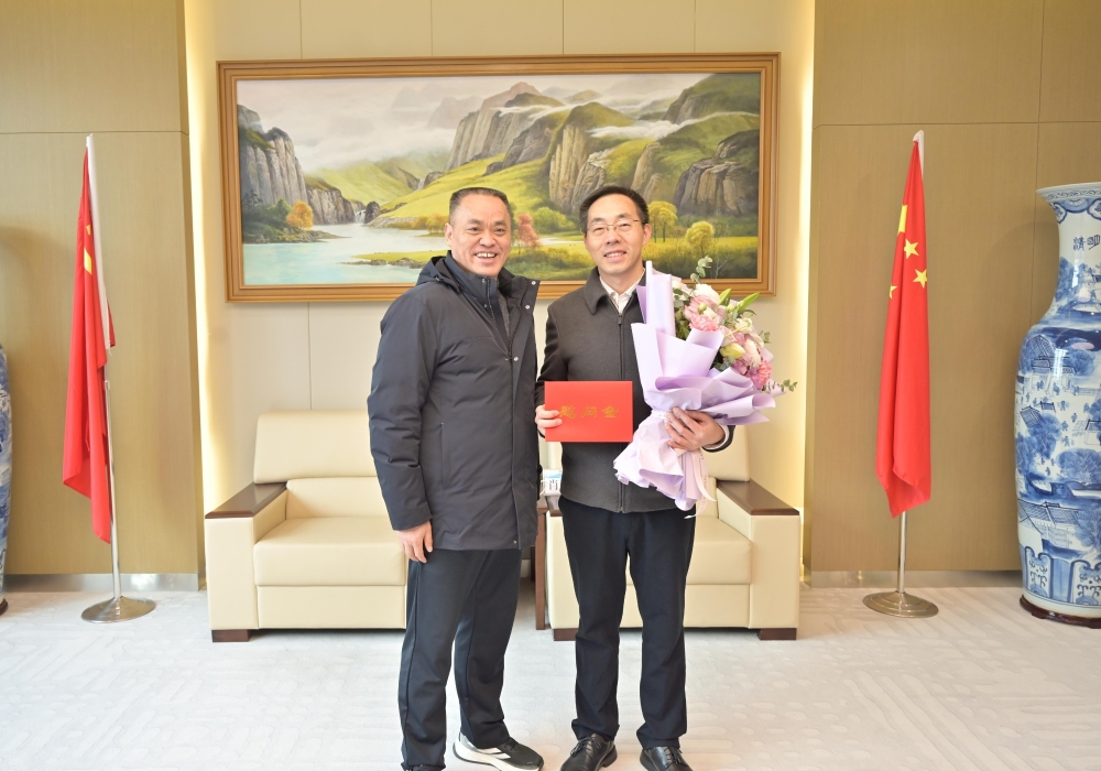 泸州市科协领导看望慰问医院院长肖金刚教授