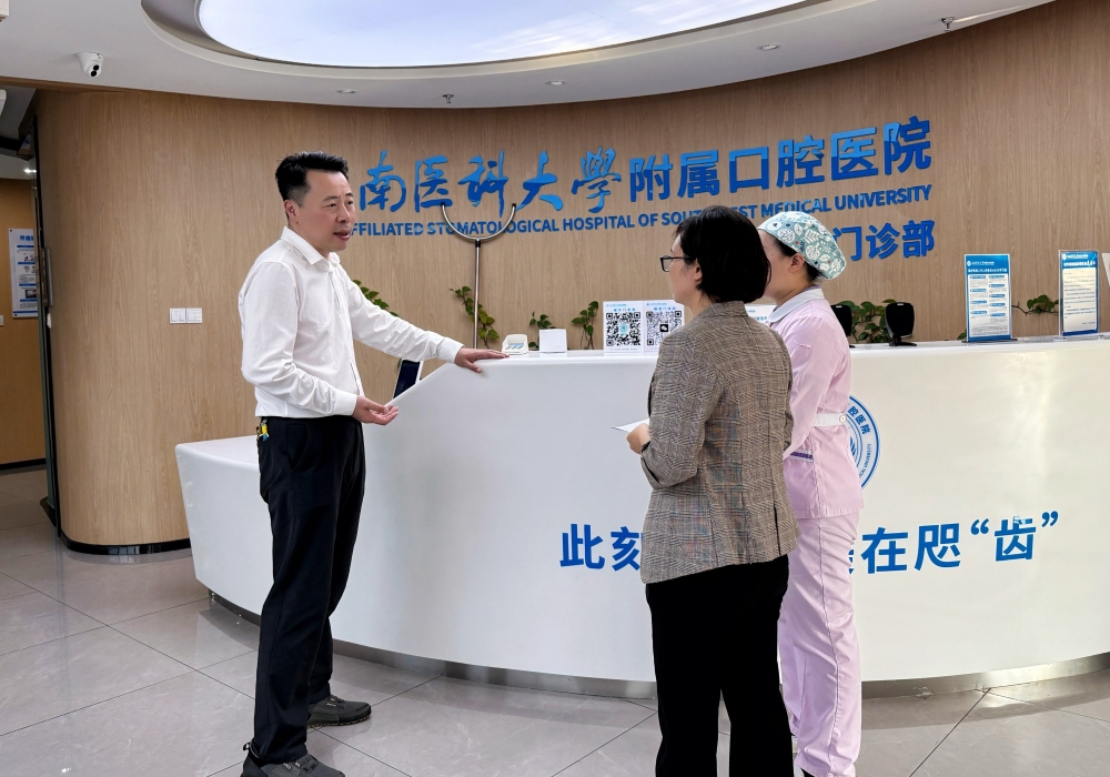 医院领导调研城东门诊部