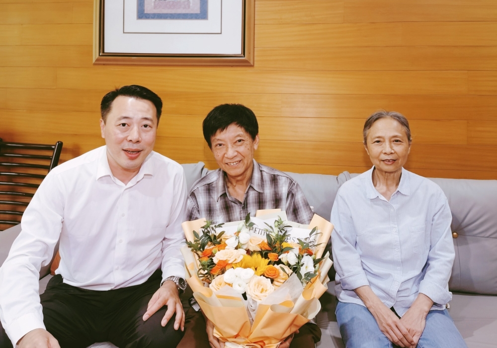 情系老党员 慰问暖人心 ——医院党委“七一”前夕走访慰问退休困难党员