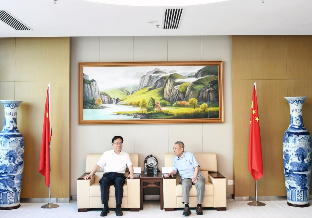 我院首任主任曾自强教授重返校园 以毕生仁心传递口腔医者薪火