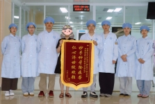 【医患故事】妙手种牙除疾苦 仁心济世绽欢颜—患者赠锦旗致谢口腔种植科团队